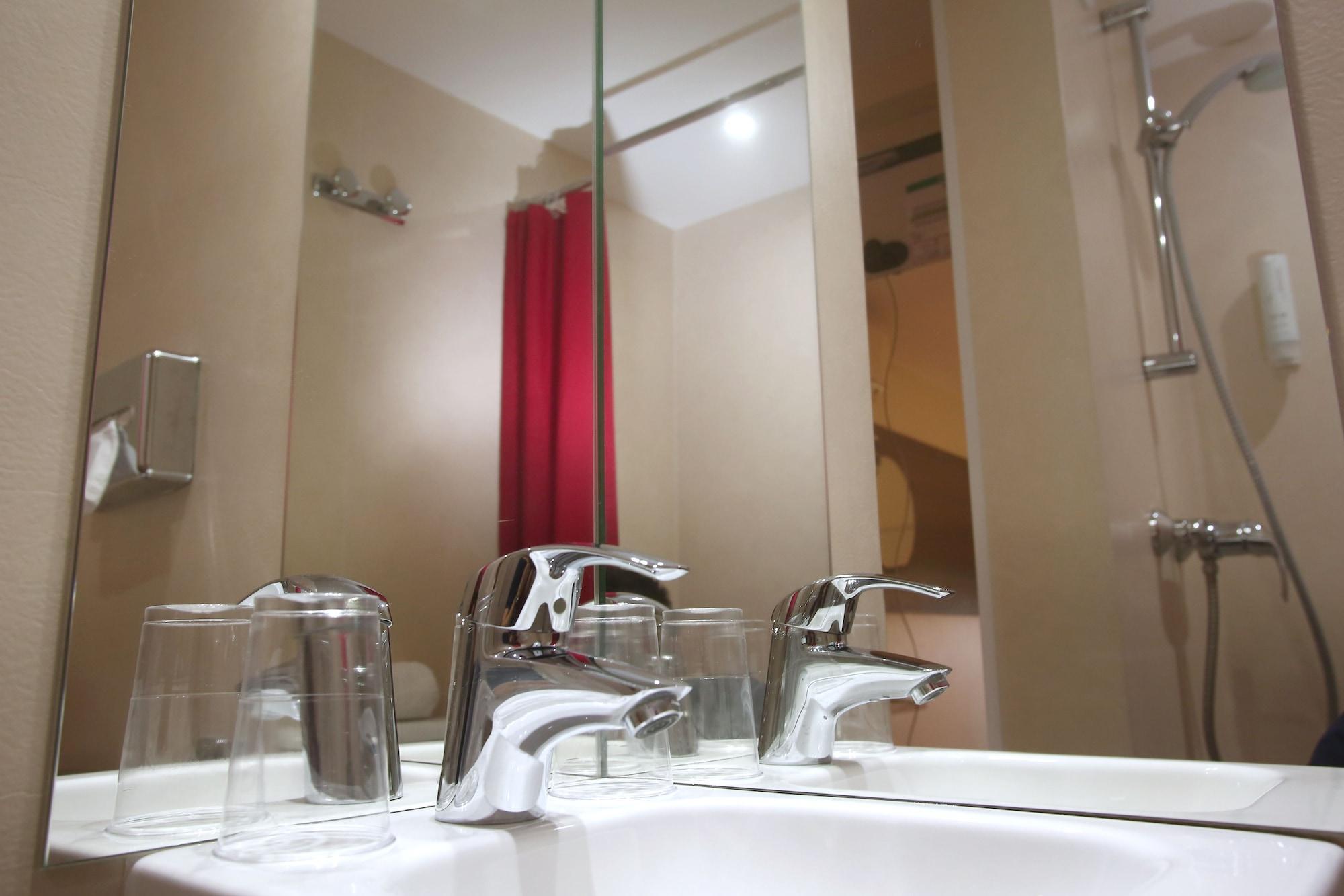 Brit Hotel Lyon Eurexpo Брон Екстер'єр фото